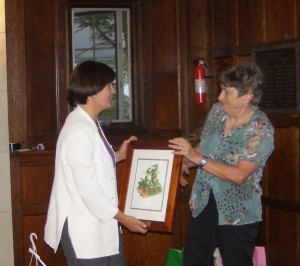 SOLF board member Sally Watters presenting the Elaine Beals award to Carolyn Dykema.